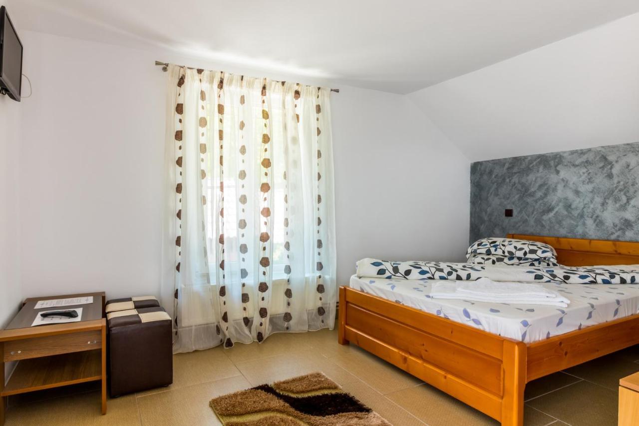 Casa Alex Hotel Novaci-Straini Luaran gambar